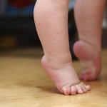 Ребенок ходит на носочках - хорошо ли это?